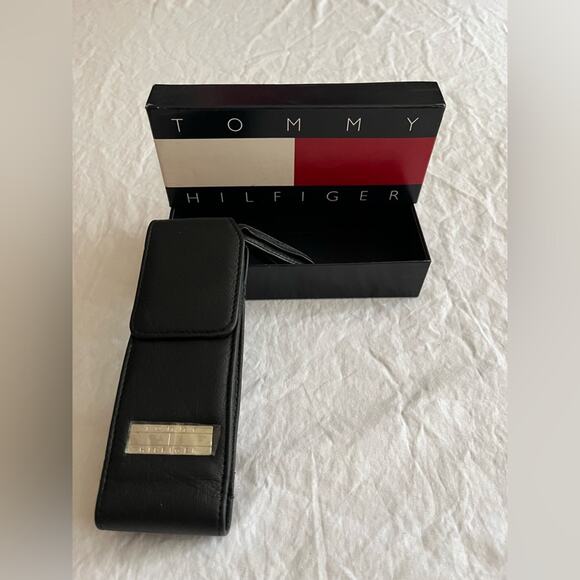 Vintage New Tommy Hilfiger Cell Phone Case Removable Wristlet Box Included - Picture 1 of 6